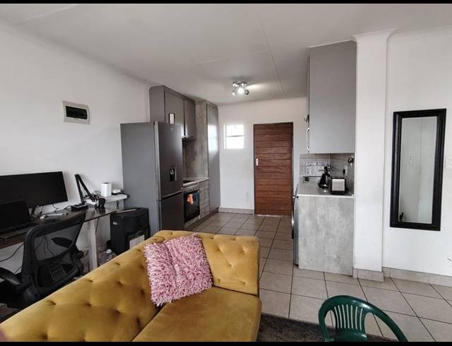 2 BEDROOM PROPERTY TO RENT IN MONAVONI